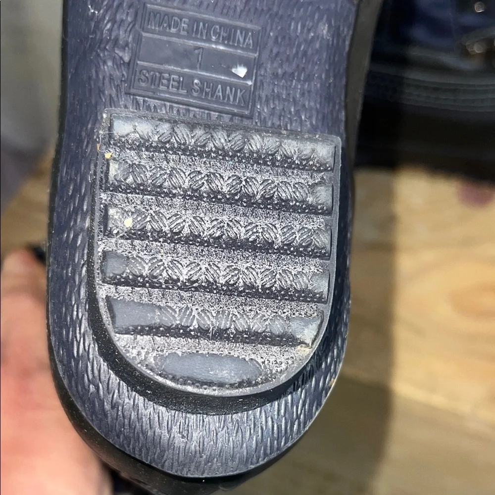 Size 1 Lands End Black and Blue Winter Snow Boots. I believe new. Steel shank